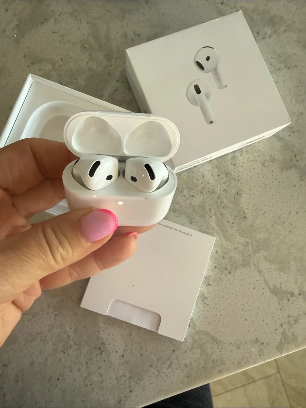 Apple AirPods 4 new; noise cancellation